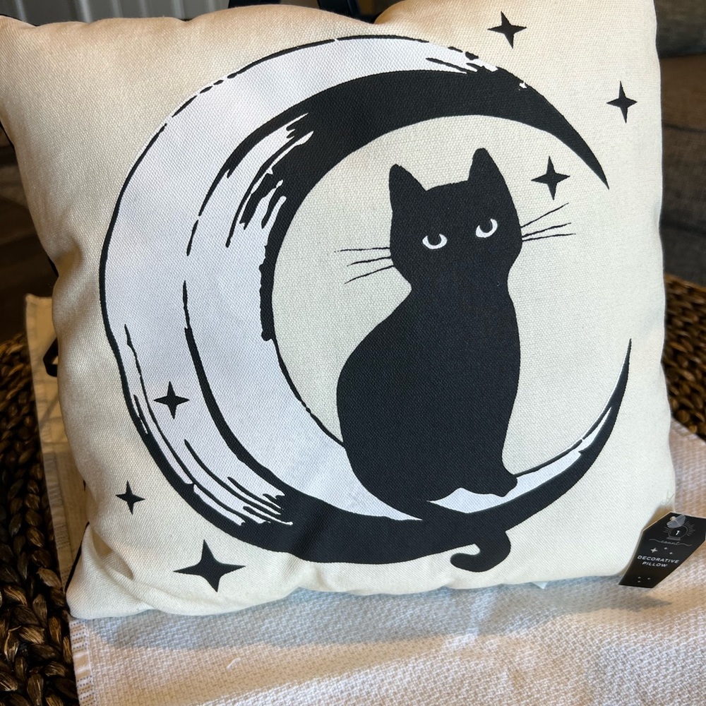 2023 Target Bullseye Black Cat Throw Pillow - Picture 2 of 4